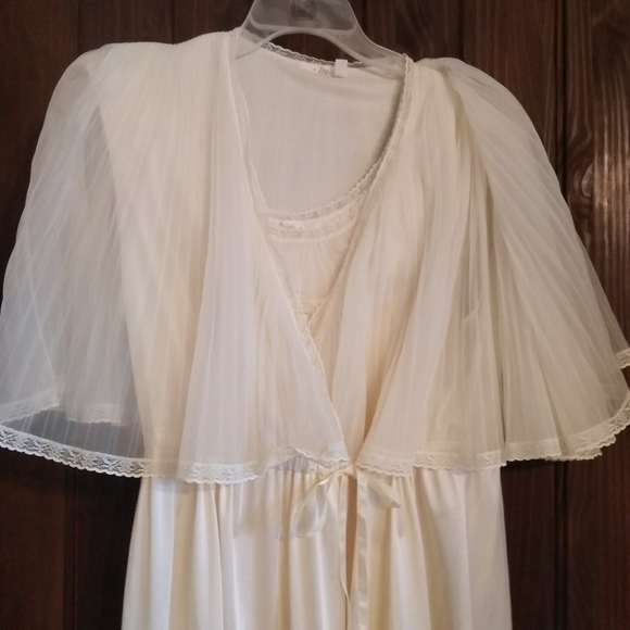 Vintage Gown & Peignoir - Picture 8 of 8